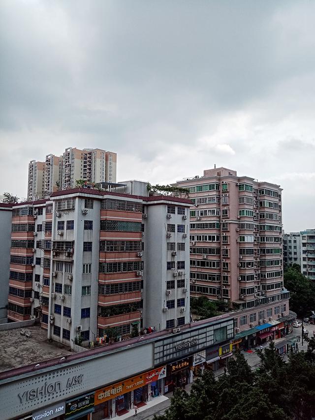 华为畅享9e值得购买吗，华为畅享9e和荣耀play全面评测