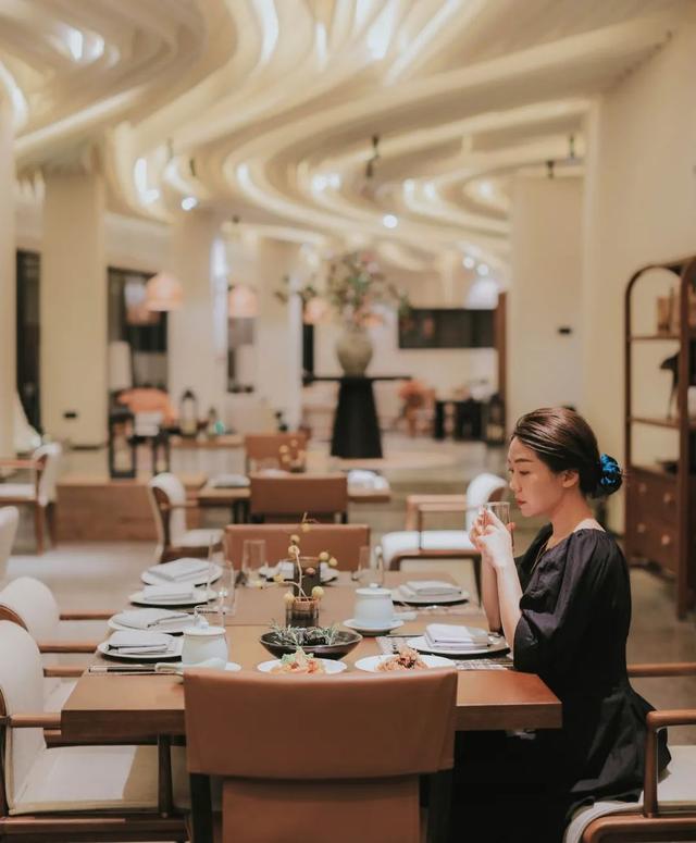 贵州黄果树瀑布，贵州的旅游景点黄果树瀑布（5A景点贵州黄果树瀑布三天两晚旅游全攻略）