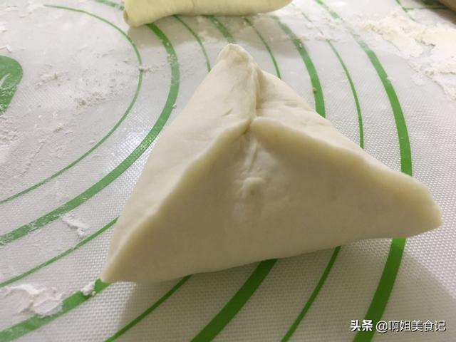 三角糖包的包法窍门，包出来的三角糖包好看又好吃还不漏馅