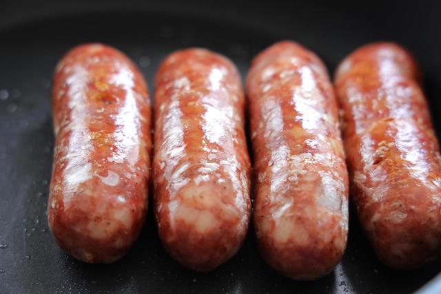 肉肠怎么做好吃，在家做脆皮肉肠的做法（孩子吃了身体壮）