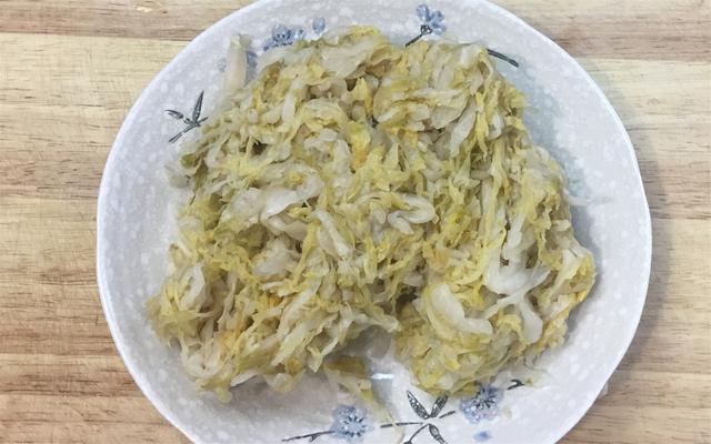 酸菜五花肉的做法，五花肉酸菜锅做法