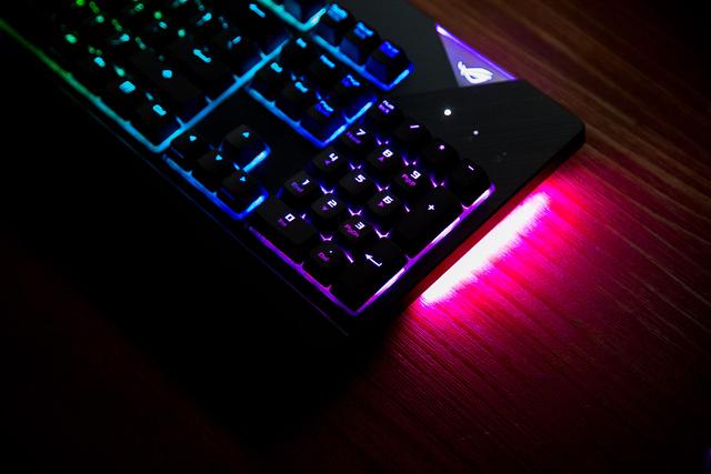 rog机械键盘白色，ROG龙神3代白色版水冷加入618大促