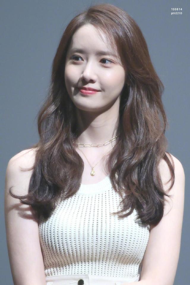 林允儿动态壁纸，高清可爱动态壁纸林允儿（韩国女星壁纸图片分享）