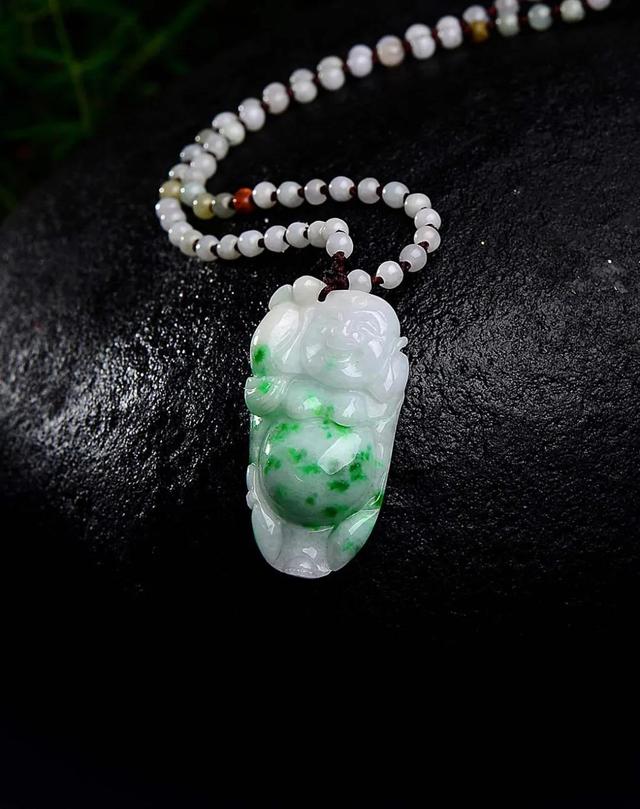 翡翠的种水八个等级哪个好，翡翠种水等级从高到低怎么区分