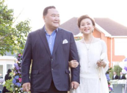 杨澜和丈夫有孩子吗，网友：妈妈太“偏心”