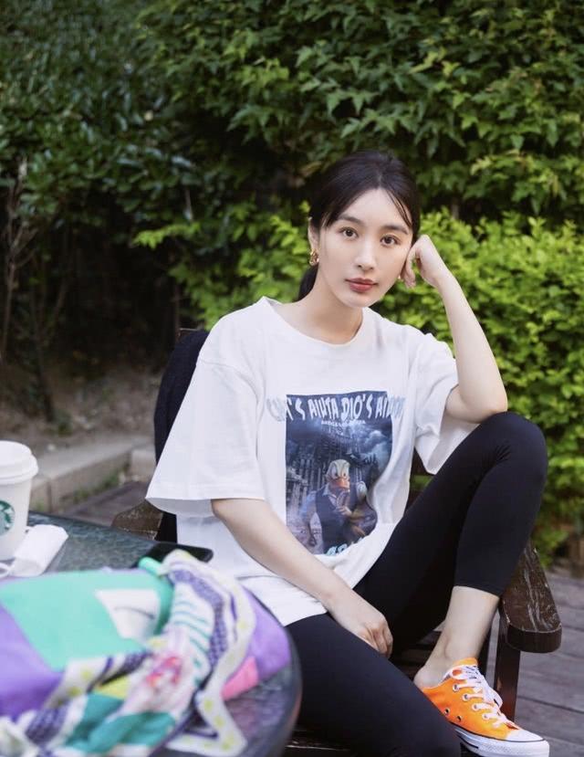 李菲兒女明星包袱太重！外出吃飯竟然還敷面膜，生怕回頭率低？ 娛樂八卦吃瓜 第6张
