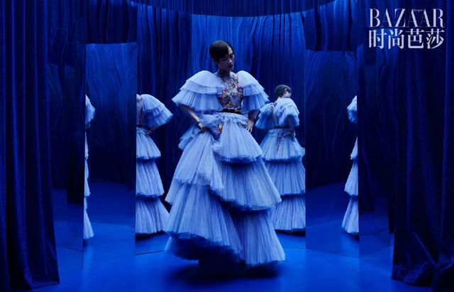 李宇春女装图片，李宇春穿搭卫衣（时尚大片红黑榜）