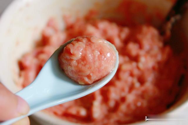 做肉丸子怎么做，肉丸子怎么做又滑又嫩有弹性