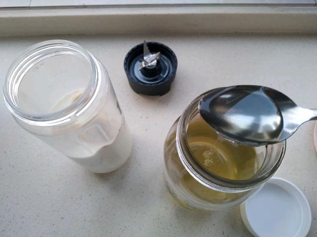 奶茶店草莓奶昔做法，盛夏的绝佳饮品香蕉奶昔