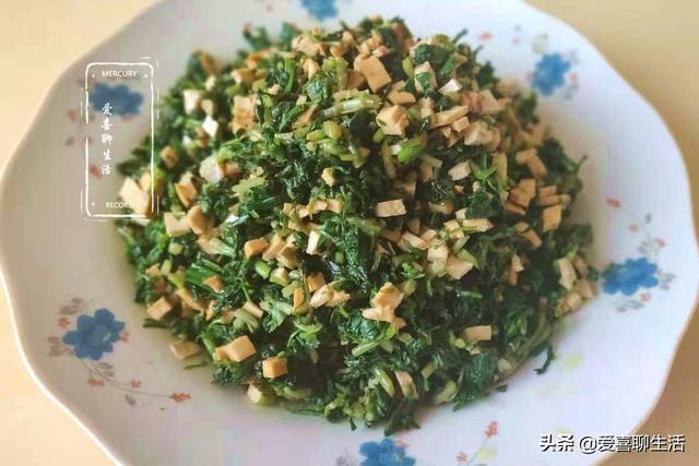 发笋芽的正宗做法，春天这菜芽最鲜嫩