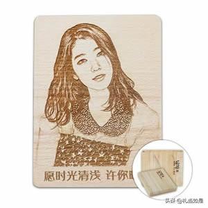 让女生瞬间感动的礼物，创意情书助你捕获她的芳心