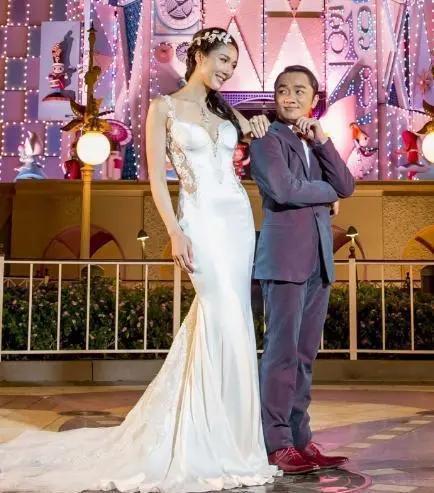 王祖藍37歲嬌妻身材逆天，網友：這哪像生過兩個孩子的媽媽？ 街拍正妹 第3张