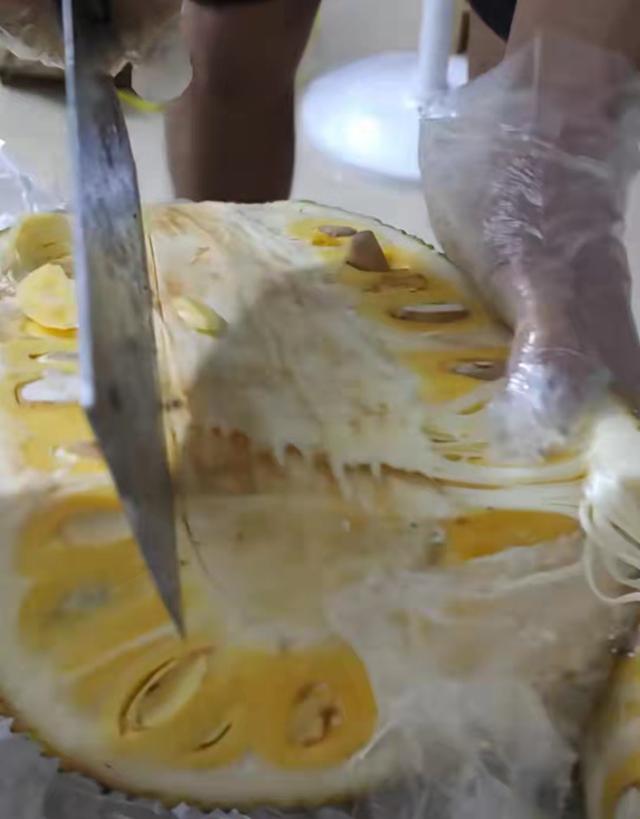 菠萝蜜怎么打开，菠萝蜜是怎么打开来的