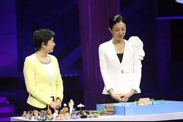 同樣是成龍的孩子，為啥房祖名坐擁220億財產，小龍女卻淪落街頭 娛樂八卦吃瓜 第15张