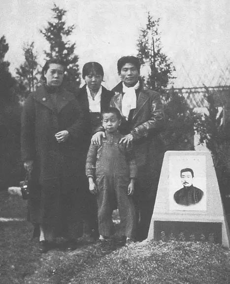 萧红作家简介，萧红《呼兰河传》