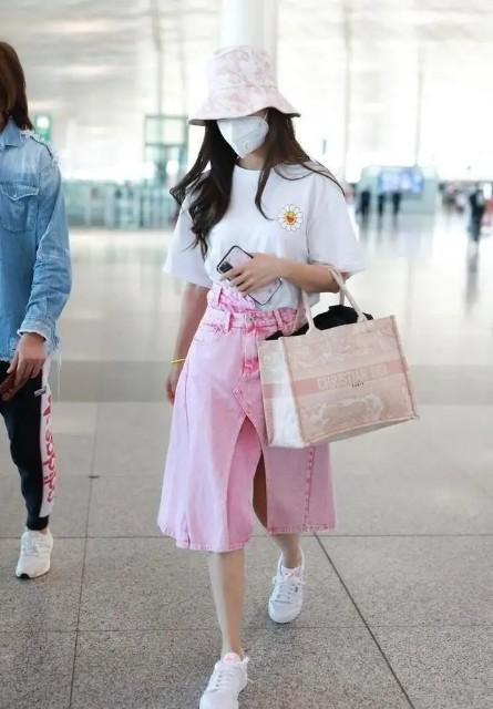 伞裙，伞裙百褶裙哪个更显瘦