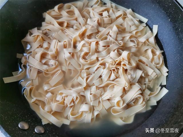 干豆腐怎么做好吃，干豆腐这样做真好吃（圆中秋美味#一绝干豆腐）