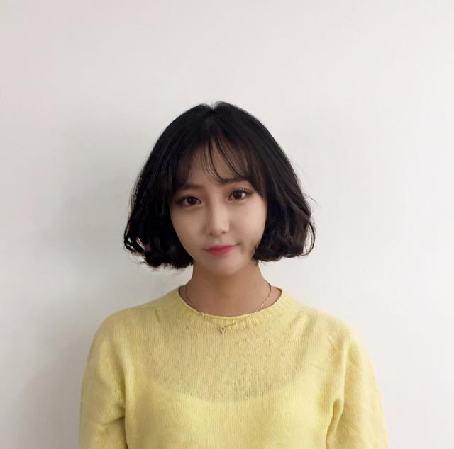 波浪型小清新发型，先别去理发店做大波浪