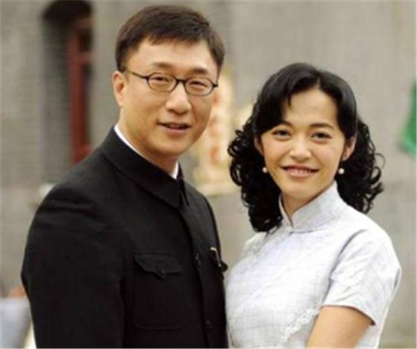 孙红雷自创台词讥讽姚晨嘴大，电视剧潜伏孙红雷和姚晨片段