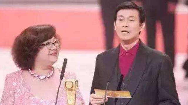 郑少秋三妻四女命运大不同，郑少秋和他四个女儿