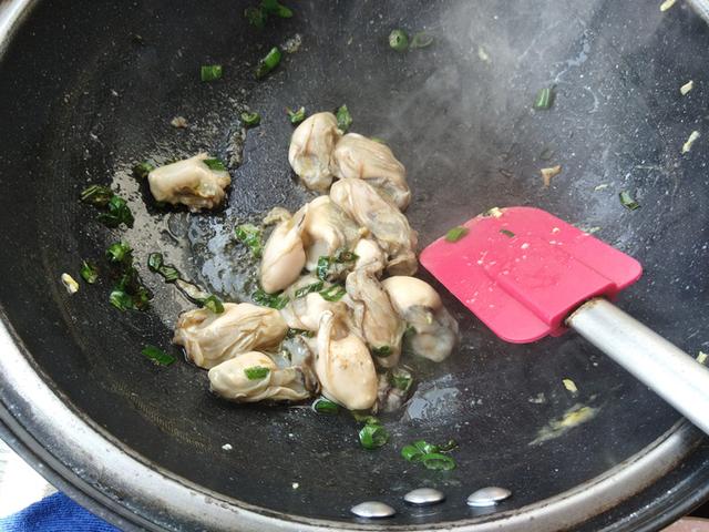 鸡蛋炒海蛎子怎么炒，海蛎子鲜嫩肥美