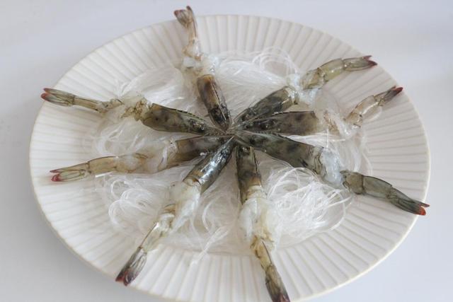 粉丝蒜蓉蒸虾好吃到舔屏，好吃到哭的蒜蓉粉丝蒸虾