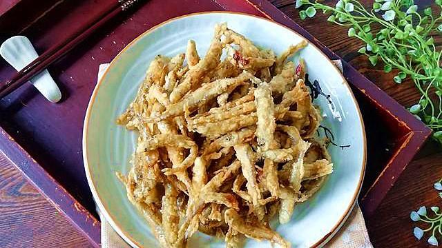 如何炸小鱼炸得又酥又脆，金黄酥脆连鱼骨一起嚼