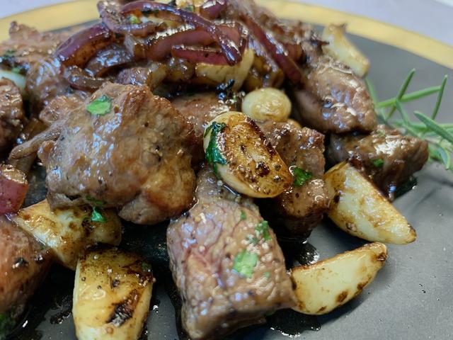 黑椒金蒜牛肉粒，金蒜牛肉粒比补药营养