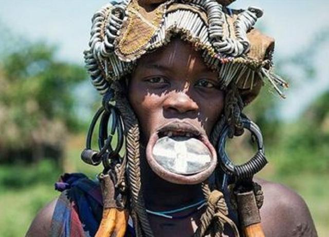 唇盘族人生活，非洲最变态唇盘族