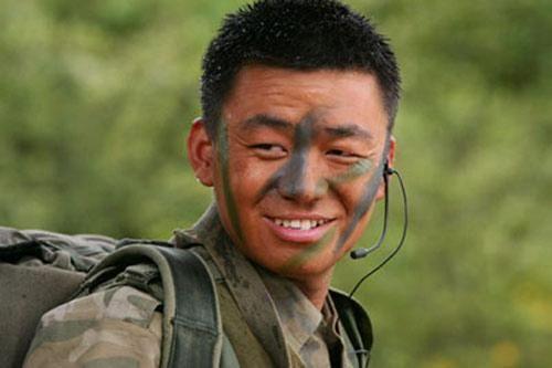 王宝强多少岁了，王宝强的真实来历（素颜出镜似普通路人）