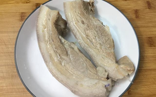 酸菜五花肉的做法，五花肉酸菜锅做法
