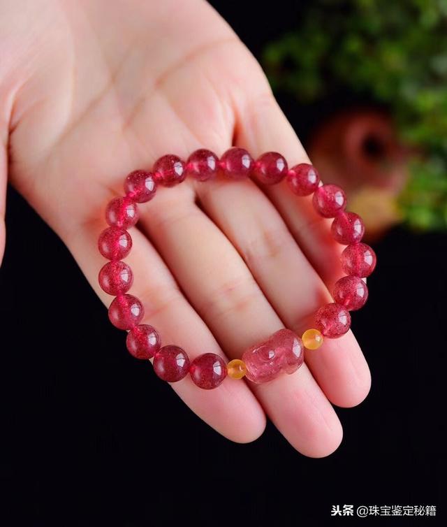 白水晶和红草莓晶有什么区别，读完这篇文章让你更加认识草莓晶