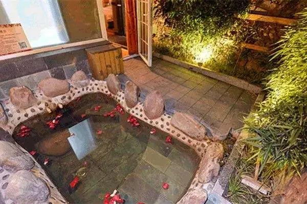 北京最近冬季泡温泉好去处，北京10大温泉度假村等您