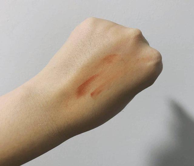 腮红膏哪个好用又持久不掉色，腮红膏它的优点是与肌肤更贴合