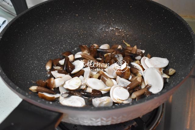 茶树菇和什么炒牛肉，这是茶树菇炒牛肉家常做法