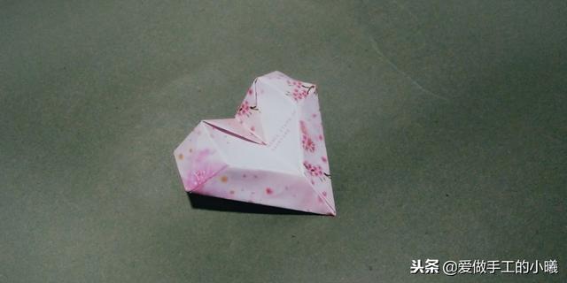 母亲节折纸礼物又简单又好看，简单又好看的母亲节折纸礼物（母亲节康乃馨怎么折简单又好看）