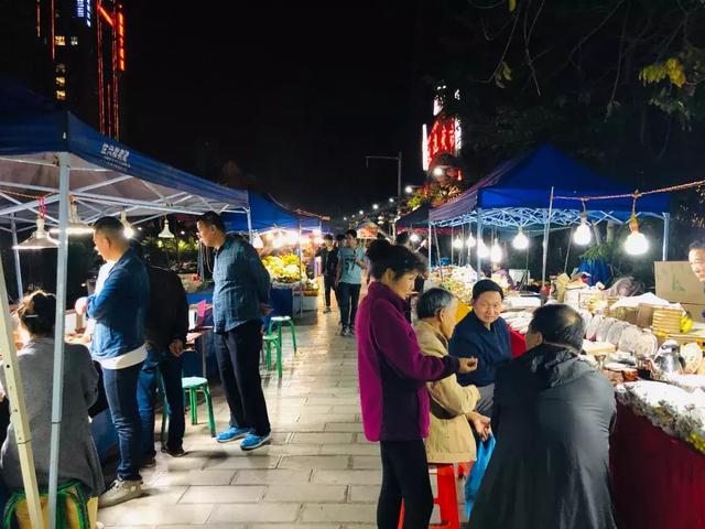 西双版纳江边夜市，西双版纳最火爆的夜市（到西双版纳一定要知道的五件事）