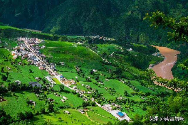 云南古镇有哪些，探秘云南私藏的8个古镇（云南有哪些好玩的古镇）