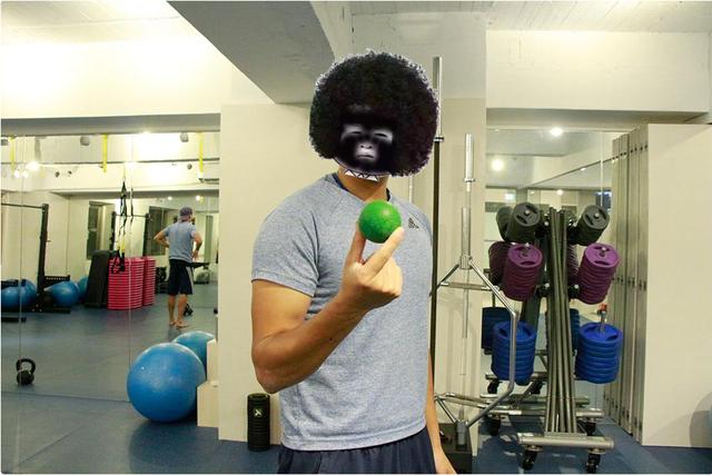 深蹲标准动作大家可以学习一下，深蹲的好处有什么