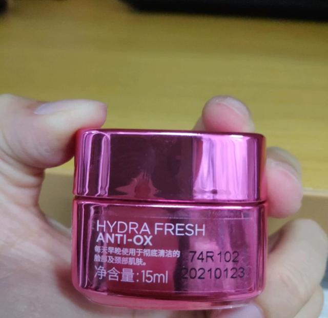 海蓝之谜精华面霜，海蓝之谜面霜和哪些精华搭配（<海蓝之谜>精华面霜系列）