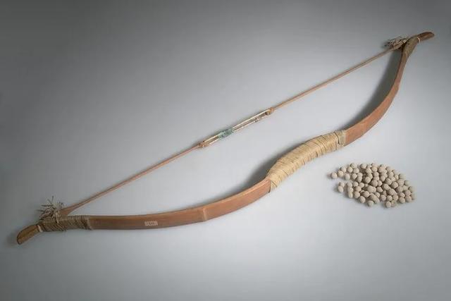 无架弹弓威力最大有多大，现代弹弓到底多厉害