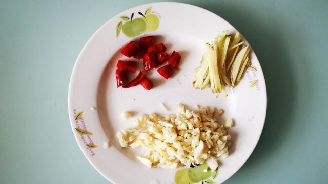 香菇油菜怎么炒，香菇油菜怎么炒好吃又简单（油菜和香菇天生是一对）