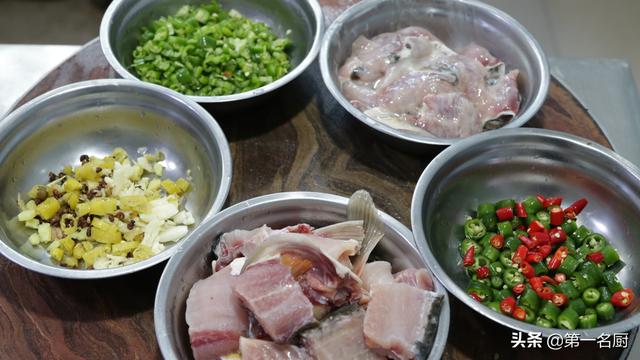 鲤鱼怎么做好吃又简单，鲤鱼怎样做才好吃又简单（鲤鱼好吃有诀窍）