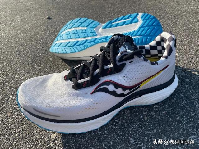阿迪耐克跑鞋对比，阿迪为什么不能代替耐克