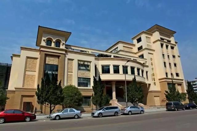 青山湖24小时图书馆，江西首个户外“24小时自助城市书房”在南昌建成