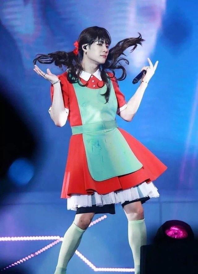 男星女装造型有多美，王一博《街舞5》穿女装