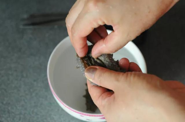 泡发海参的最佳方法，简单快速泡发海参方法（正确做法和要点详解）