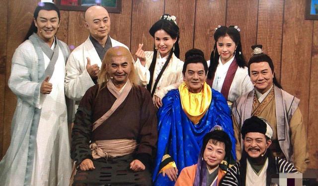 何美钿经典古装形象，一对比颜值差距就出来了