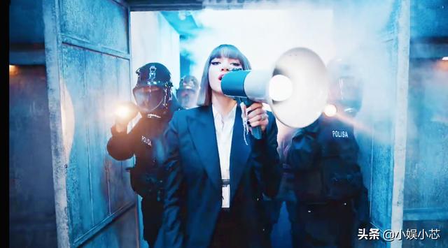 lisa新单曲lalisa打歌舞台，LISA专辑主打歌LALISA上线