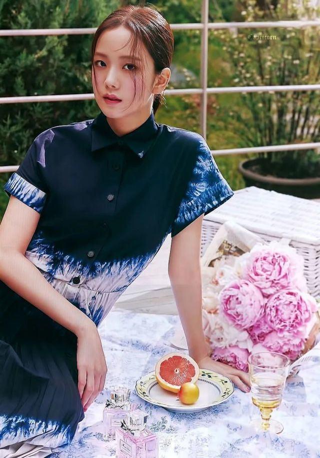 BLACKPINK金智秀《ELLE》畫報公開！清純可愛，如「人間初戀」 娛樂八卦吃瓜 第7张